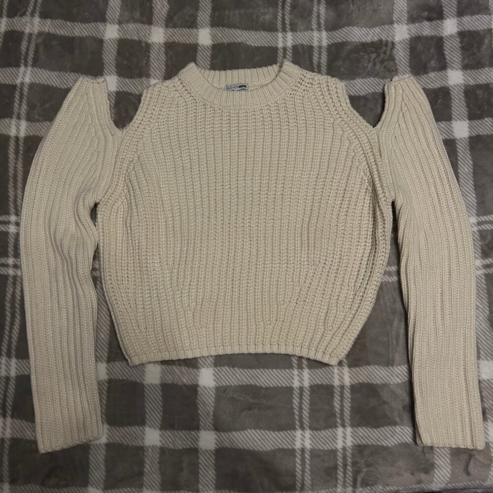 Fashion Nova Snowplace like Home Cream Cold-Shoulder Sweater – Cozy & On-Trend ✨